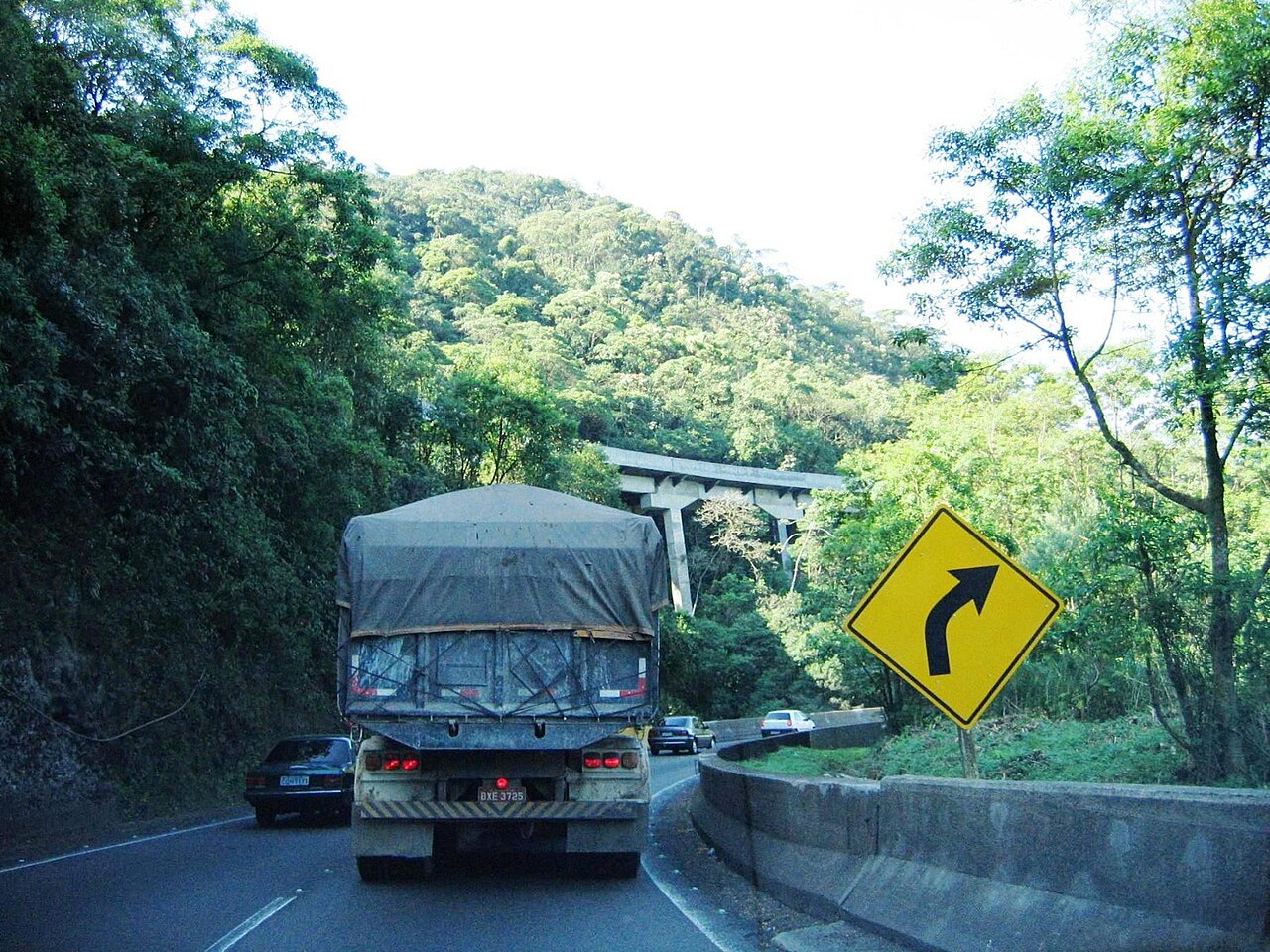 Via Anchieta na descida da Serra do Mar, em São Paulo